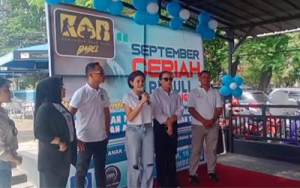 Read more about the article Datang ke Ibu Kota Provinsi Bangka Belitung, Nikita Mirzani Bagikan 237 Kacamata buat Pelajar
