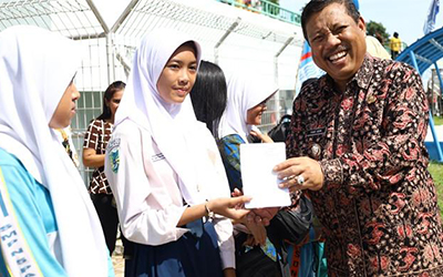 Pemkot Pangkalpinang Salurkan Beasiswa dan Perlengkapan Sekolah untuk 1.041 Siswa