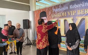 Read more about the article Wali Kota Pangkal Pinang Lepas 69 Guru Pangkal Pinang Berangkat Umroh VIP Difasilitasi Haji Hanta Yuda Rasyid