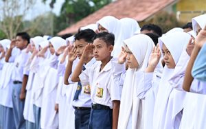 Read more about the article Kemendikdasmen Terbitkan Surat Edaran Pelaksanaan Upacara Bendera di Sekolah
