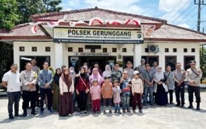 Read more about the article Dari Jalanan ke Bangku Sekolah, Polsek Gerunggang Bantu Anak Kembali Menggapai Masa Depan
